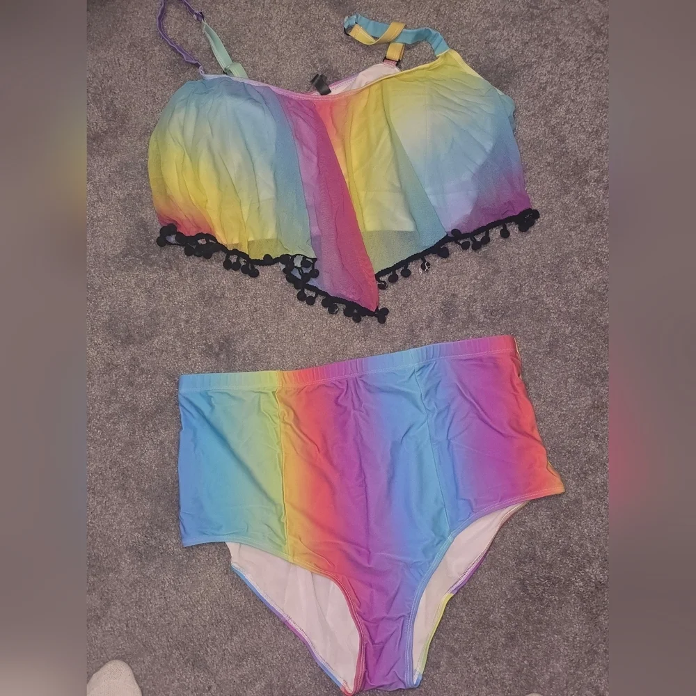 NWOT TORRID 2X Rainbow Mesh V-Flounce Bikini Top